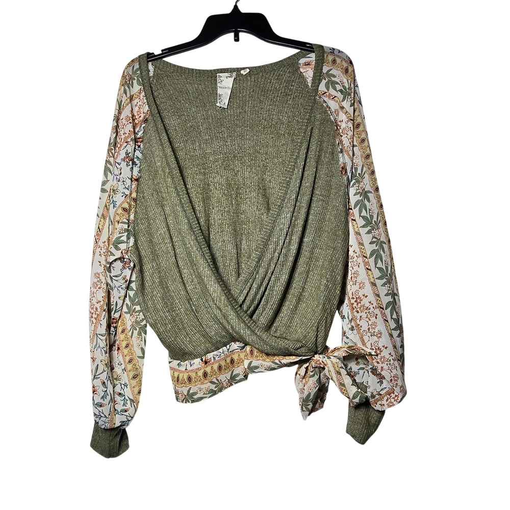 Blu Pepper Womens Floral Wrap Top Size Large Boho Mixed Media Cottage Feminine‎
